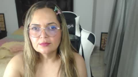 Snapshot of samy_vsn chatting on February 18, 12:37 am samy_vsn online show from February 18, 12:37 am