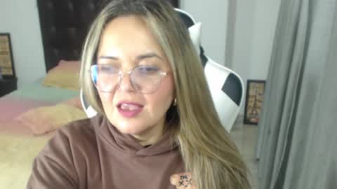 Snapshot of samy_vsn chatting on February 19, 1:40 am samy_vsn online show from February 19, 1:40 am