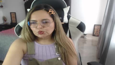 Snapshot of samy_vsn chatting on February 20, 6:57 pm samy_vsn online show from February 20, 6:57 pm