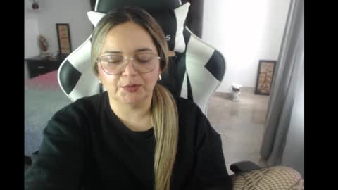 Snapshot of samy_vsn chatting on February 21, 6:04 pm samy_vsn online show from February 21, 6:04 pm