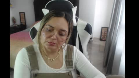 Snapshot of samy_vsn chatting on February 27, 5:26 pm samy_vsn online show from February 27, 5:26 pm