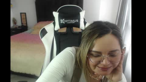 Snapshot of samy_vsn chatting on February 27, 8:31 pm samy_vsn online show from February 27, 8:31 pm