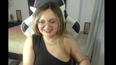 Snapshot of samy_vsn chatting on February 28, 11:01 pm samy_vsn online show from February 28, 11:01 pm