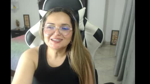 Snapshot of samy_vsn chatting on March 2, 12:09 am samy_vsn online show from March 2, 12:09 am