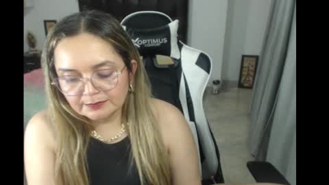 Snapshot of samy_vsn chatting on March 8, 12:00 am samy_vsn online show from March 8, 12:00 am