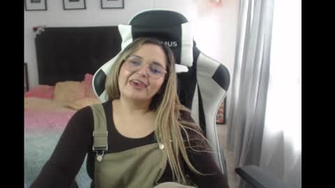 Snapshot of samy_vsn chatting on March 11, 6:30 pm samy_vsn online show from March 11, 6:30 pm