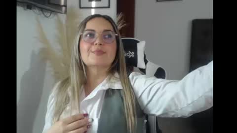 Snapshot of samy_vsn chatting on September 23, 10:24 pm samy_vsn online show from September 23, 10:24 pm