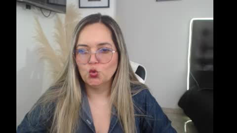 Snapshot of samy_vsn chatting on September 24, 7:28 pm samy_vsn online show from September 24, 7:28 pm