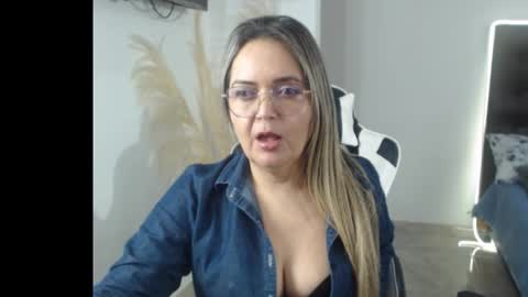 Snapshot of samy_vsn chatting on October 17, 6:54 pm samy_vsn online show from October 17, 6:54 pm