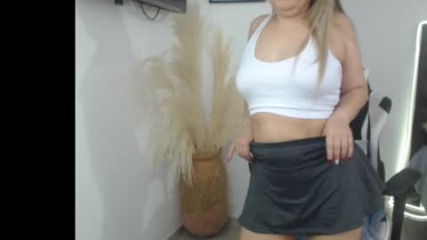 Snapshot of samy_vsn chatting on November 1, 7:49 pm samy_vsn online show from November 1, 7:49 pm