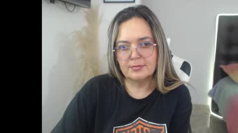 Snapshot of samy_vsn chatting on November 8, 7:34 pm samy_vsn online show from November 8, 7:34 pm