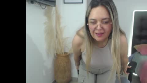 Snapshot of samy_vsn chatting on November 9, 7:56 pm samy_vsn online show from November 9, 7:56 pm