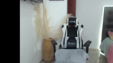 Snapshot of samy_vsn chatting on November 10, 7:24 pm samy_vsn online show from November 10, 7:24 pm