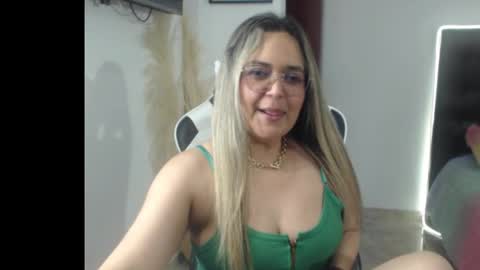 Snapshot of samy_vsn chatting on November 12, 9:25 pm samy_vsn online show from November 12, 9:25 pm