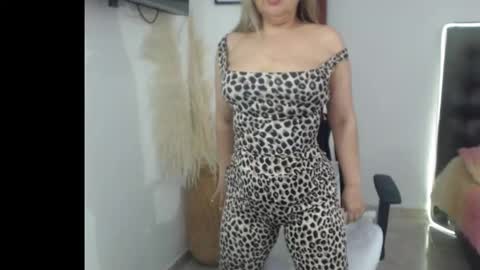 Snapshot of samy_vsn chatting on November 29, 6:55 pm samy_vsn online show from November 29, 6:55 pm