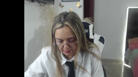 Snapshot of samy_vsn chatting on December 4, 1:04 am samy_vsn online show from December 4, 1:04 am