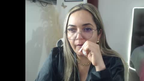 Snapshot of samy_vsn chatting on December 4, 9:12 pm samy_vsn online show from December 4, 9:12 pm