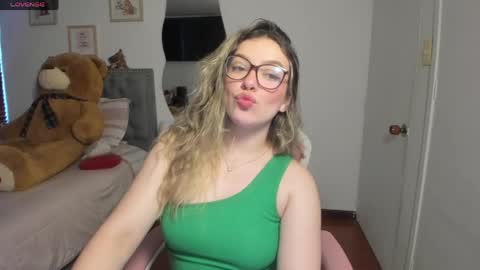Snapshot of samysweet_8 chatting on May 19, 10:05 pm Samanta online show from May 19, 10:05 pm
