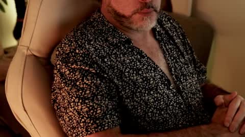 Snapshot of sanders_white chatting on December 23, 1:29 am Sanders online show from December 23, 1:29 am