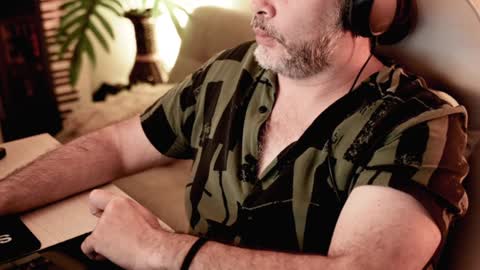 Snapshot of sanders_white chatting on January 28, 3:25 am Sanders online show from January 28, 3:25 am