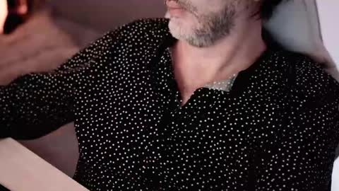 Snapshot of sanders_white chatting on February 11, 2:25 am Sanders online show from February 11, 2:25 am