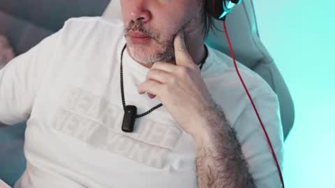 Snapshot of sanders_white chatting on February 23, 3:45 am Sanders online show from February 23, 3:45 am