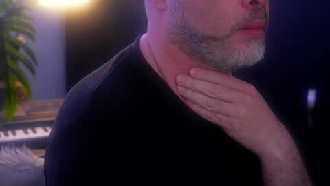 Snapshot of sanders_white chatting on September 16, 12:55 am Sanders online show from September 16, 12:55 am