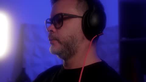 Snapshot of sanders_white chatting on October 15, 3:06 am Sanders online show from October 15, 3:06 am