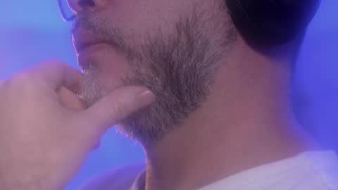 Snapshot of sanders_white chatting on October 24, 1:03 am Sanders online show from October 24, 1:03 am