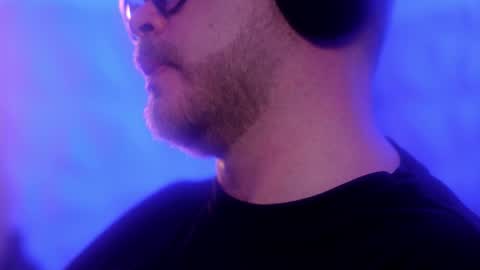 Snapshot of sanders_white chatting on December 1, 1:10 am Sanders online show from December 1, 1:10 am