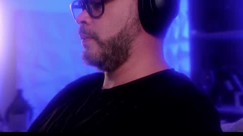 Snapshot of sanders_white chatting on December 19, 1:56 am Sanders online show from December 19, 1:56 am