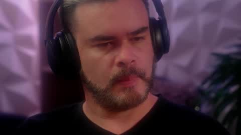 Snapshot of sanders_white chatting on January 7, 3:42 am Sanders online show from January 7, 3:42 am