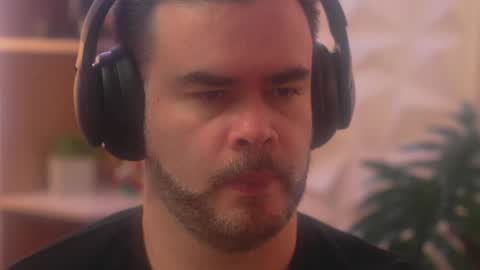 Snapshot of sanders_white chatting on January 16, 3:43 am Sanders online show from January 16, 3:43 am