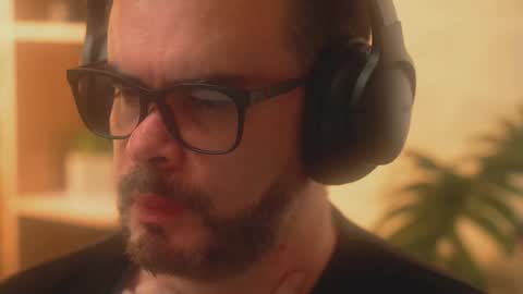 Snapshot of sanders_white chatting on January 18, 5:33 am Sanders online show from January 18, 5:33 am