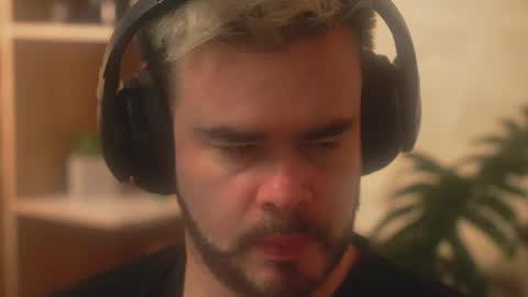 Snapshot of sanders_white chatting on January 19, 2:48 am Sanders online show from January 19, 2:48 am