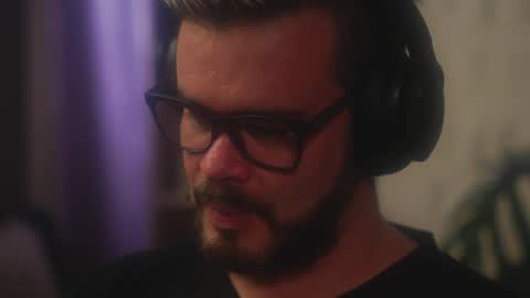 Snapshot of sanders_white chatting on February 4, 2:06 am Sanders online show from February 4, 2:06 am