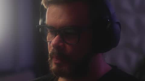 Snapshot of sanders_white chatting on February 5, 5:34 am Sanders online show from February 5, 5:34 am