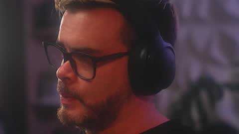 Snapshot of sanders_white chatting on February 9, 4:49 am Sanders online show from February 9, 4:49 am