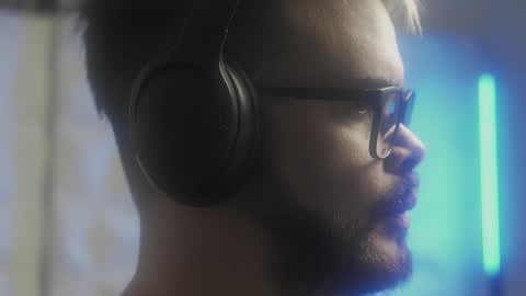 Snapshot of sanders_white chatting on March 4, 5:13 am Sanders online show from March 4, 5:13 am