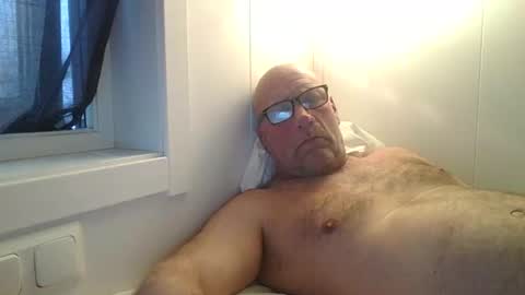 sandnesrune523 online show from March 11, 6:19 am