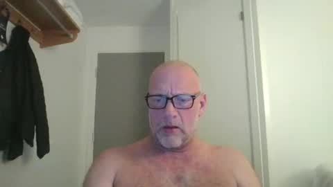 sandnesrune523 online show from March 16, 6:56 pm