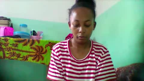 sandra1253099 online show from November 4, 5:28 am