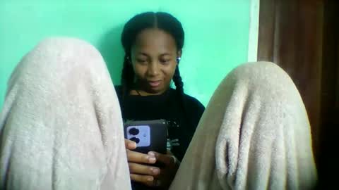 Snapshot of sandra1253099 chatting on May 5, 7:22 pm sandra1253099 online show from May 5, 7:22 pm