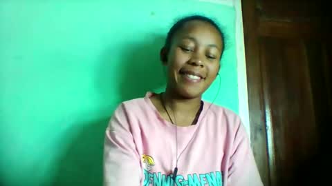 Snapshot of sandra1253099 chatting on May 14, 9:16 am sandra1253099 online show from May 14, 9:16 am