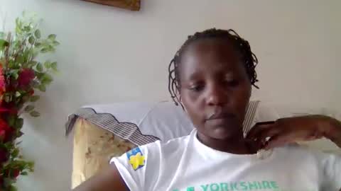 Snapshot of sandra_milly chatting on May 18, 9:26 am sandra online show from May 18, 9:26 am