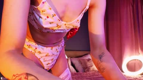 Sandy  online show from March 1, 4:15 am