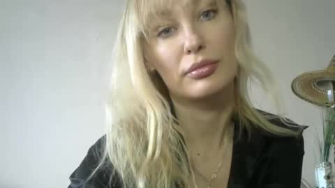 Snapshot of sandraglamour chatting on March 6, 11:36 am Sandra online show from March 6, 11:36 am
