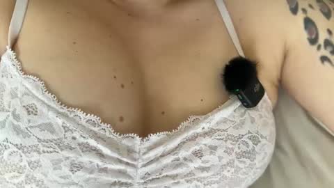 Snapshot of sandraschonherz chatting on February 22, 9:34 am Sandra Schonherz online show from February 22, 9:34 am