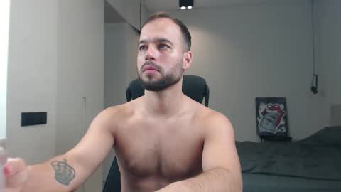 Snapshot of sandro_best chatting on June 10, 10:47 am DeAlex online show from June 10, 10:47 am