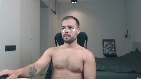 Snapshot of sandro_best chatting on June 16, 9:34 am DeAlex online show from June 16, 9:34 am